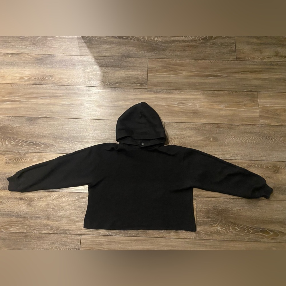 🌞 3 for  $15 
Cropped black hoodie/ size L
